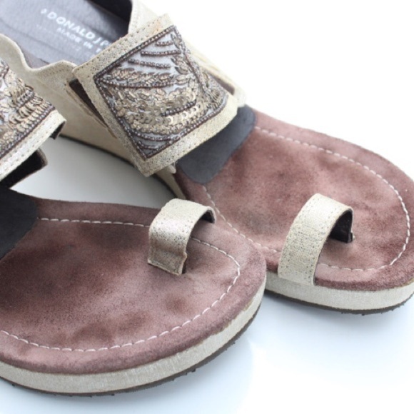 Donald J. Pliner Gilett wedges - Picture 3 of 14